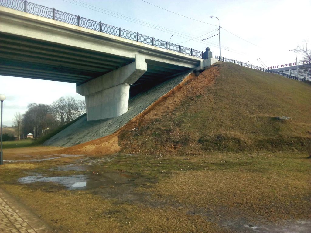 В Могилёве мост через Дубровенку нужно снова ремонтировать (ФОТОФАКТ)