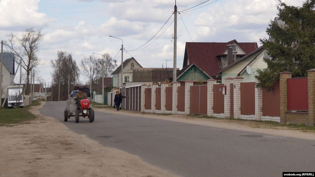 Як перажывае пандэмію цыганскі пасёлак у Магілёве, дзе летась адбыліся масавыя затрыманьні