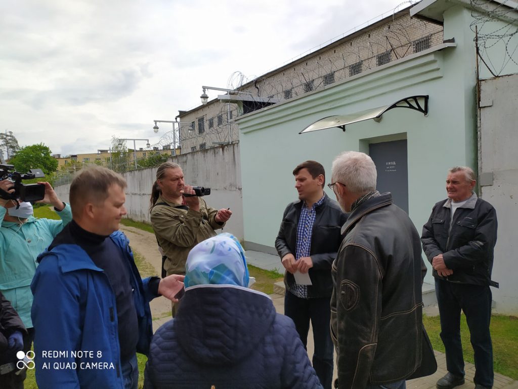 Выйшлі на волю магілёўскія журналісты Аляксандр Буракоў і Алесь Асіпцоў