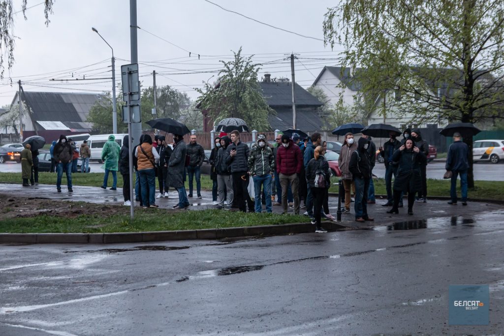 Каля 100 чалавек прыйшлі пад ізалятар у Магілёве ў падтрымку блогера Сяргея Ціханоўскага