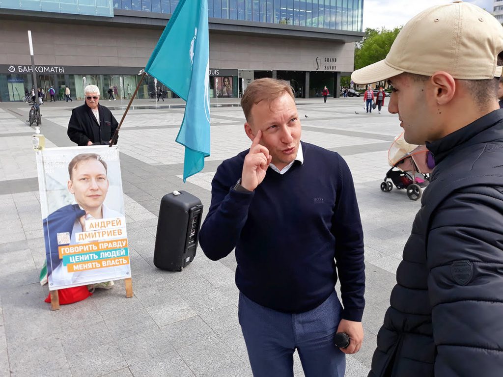 Андрей Дмитриев на БТ: У всех наших соседей зарплаты выросли. Только у нас зарплата не меняется – как и президент. Зато за ценами не угнаться