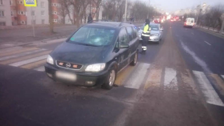 В Могилеве на пещеходном переходе Opel Zafira сбила бобруйчанина