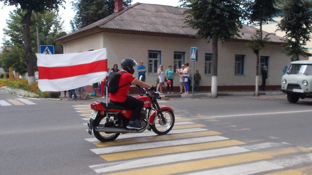 В Климовичах «атаковали» бело-красно-белый флаг. Больше заняться нечем?