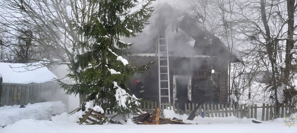 На пожаре в Краснопольском районе погибло два человека