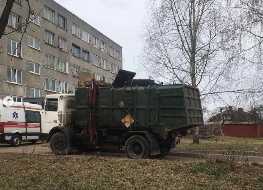 В Бобруйске под колеса мусоровоза попала пенсионерка