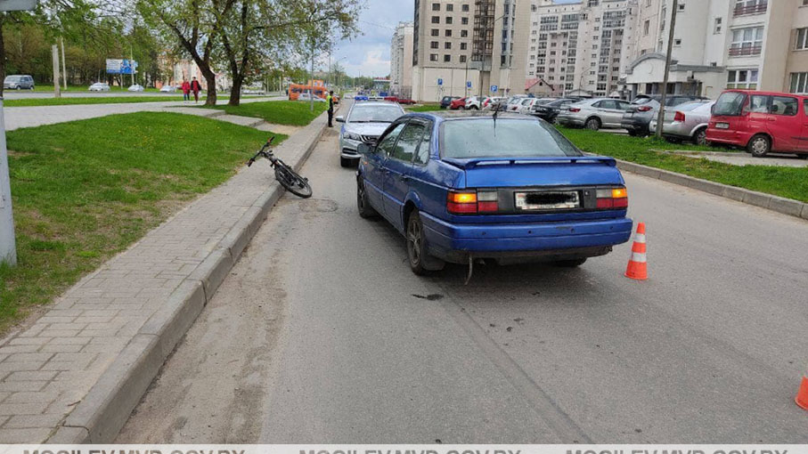 В Могилеве молодая женщина на Volkswagen Passat наехала на 14-летнего велосипедиста