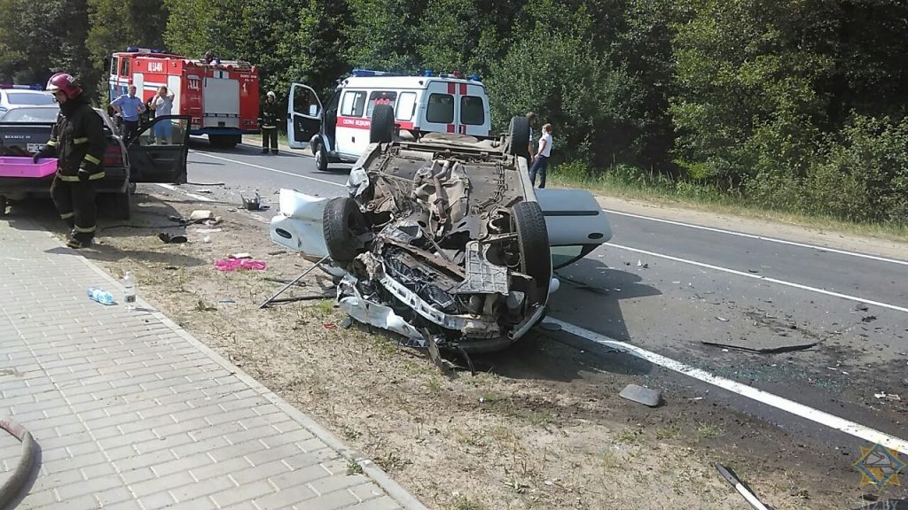 В Осиповичах – серьёзное ДТП: 1 человек погиб, 4 – в больнице (Фото)