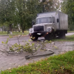 В Горках грузовик снес световую опору