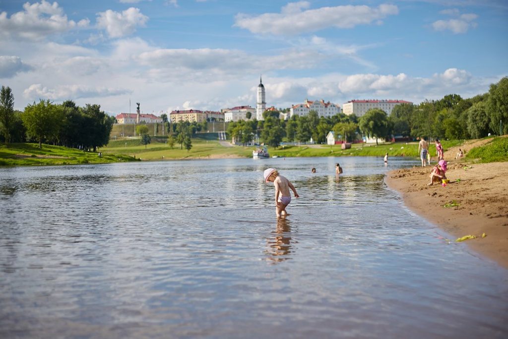 В водоемах на 11 пляжах запрещено или ограничено купание в Могилевской области