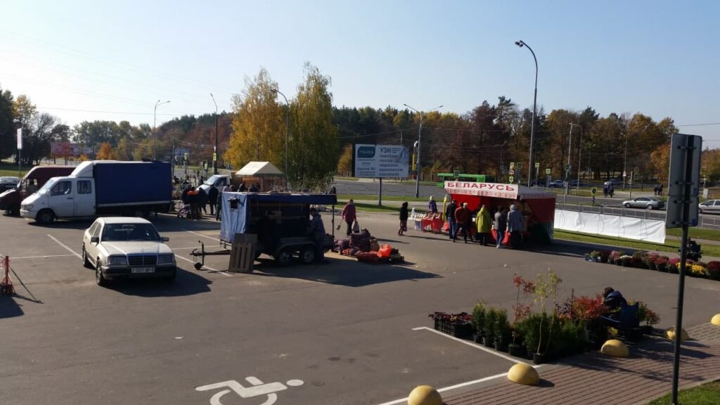 Разрэкламаваныя восеньскія кірмашы ў Магілёве ўражваюць сваёй малалюднасцю і коштамі