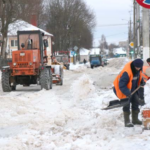 В Мстиславле продолжается расчистка улиц от снега