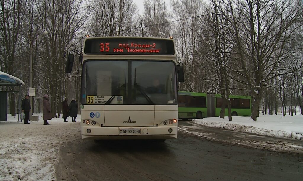 Могилевчане стали реже ездить на автобусах и троллейбусах